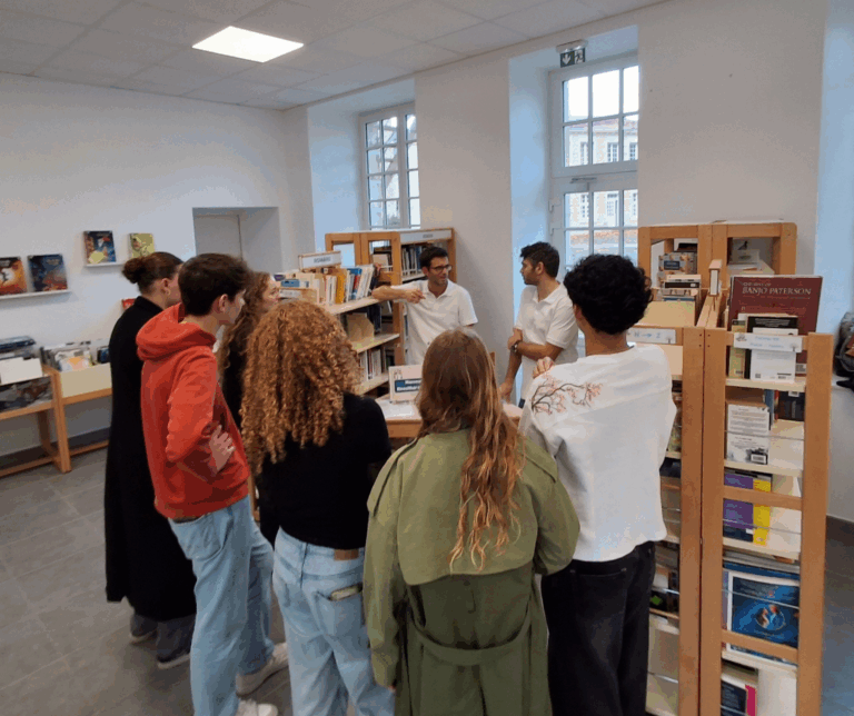 Lire la suite à propos de l’article Sensibiliser les jeunes aux métiers de la santé : la CPTS au Lycée Sainte Ursule